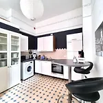 Charysma - Jugendstil Trifft Moderne, Schlafzimmer Mit Smart-tv, Tischfussball, Darts, Parkplatz