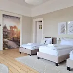 Charysma - Jugendstil Trifft Moderne, Schlafzimmer Mit Smart-tv, Tischfussball, Darts, Parkplatz