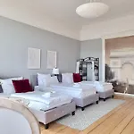 Charysma - Jugendstil Trifft Moderne, Schlafzimmer Mit Smart-tv, Tischfussball, Darts, Parkplatz Apartment Hamelin