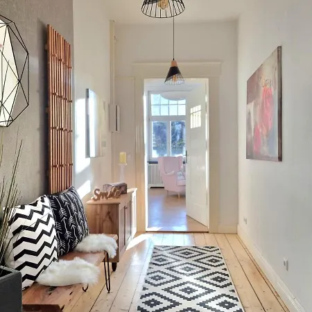 Daire Charysma - Jugendstil Trifft Moderne, Schlafzimmer Mit Smart-tv, Tischfussball, Darts, Parkplatz *
