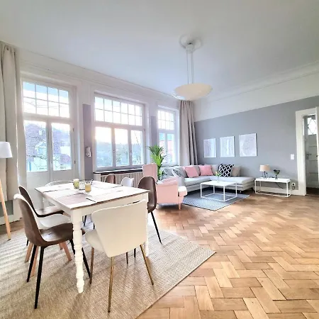 Charysma - Jugendstil Trifft Moderne, Schlafzimmer Mit Smart-tv, Tischfussball, Darts, Parkplatz Hamelin