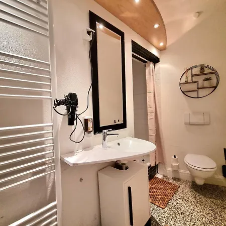 Charysma - Jugendstil Trifft Moderne, Schlafzimmer Mit Smart-tv, Tischfussball, Darts, Parkplatz Hamelin