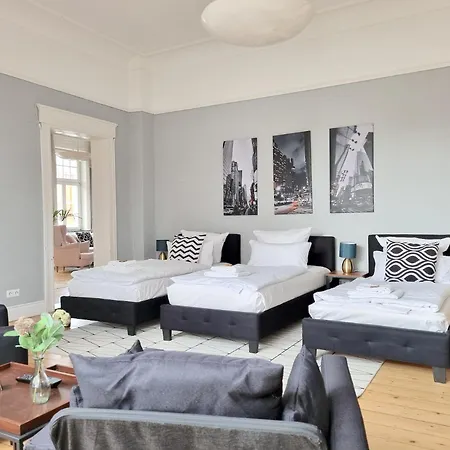 Charysma - Jugendstil Trifft Moderne, Schlafzimmer Mit Smart-tv, Tischfussball, Darts, Parkplatz