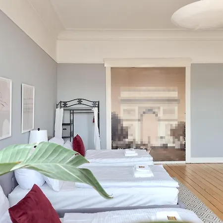 Charysma - Jugendstil Trifft Moderne, Schlafzimmer Mit Smart-tv, Tischfussball, Darts, Parkplatz Apartmán Hamelin
