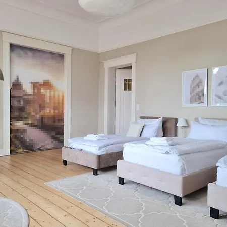Charysma - Jugendstil Trifft Moderne, Schlafzimmer Mit Smart-tv, Tischfussball, Darts, Parkplatz