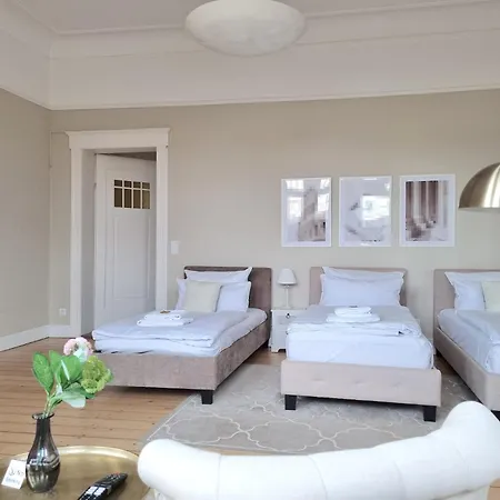 Charysma - Jugendstil Trifft Moderne, Schlafzimmer Mit Smart-tv, Tischfussball, Darts, Parkplatz Apartmán Hamelin