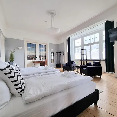 Charysma - Jugendstil Trifft Moderne, Schlafzimmer Mit Smart-tv, Tischfussball, Darts, Parkplatz Apartmán *