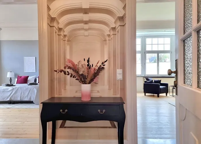 Charysma - Jugendstil Trifft Moderne, Schlafzimmer Mit Smart-tv, Tischfussball, Darts, Parkplatz * Hamelin
