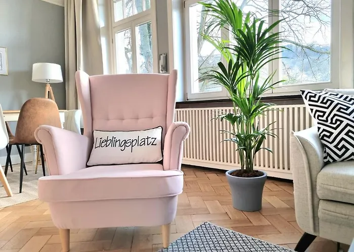 Charysma - Jugendstil Trifft Moderne, Schlafzimmer Mit Smart-tv, Tischfussball, Darts, Parkplatz