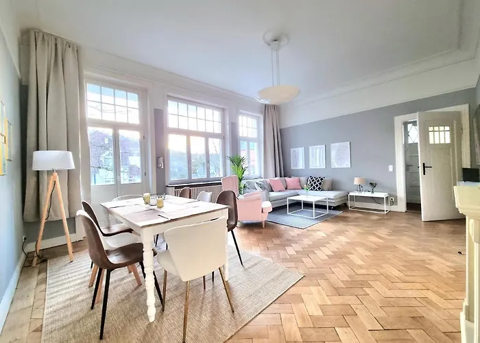 Charysma - Jugendstil Trifft Moderne, Schlafzimmer Mit Smart-tv, Tischfussball, Darts, Parkplatz Hamelin
