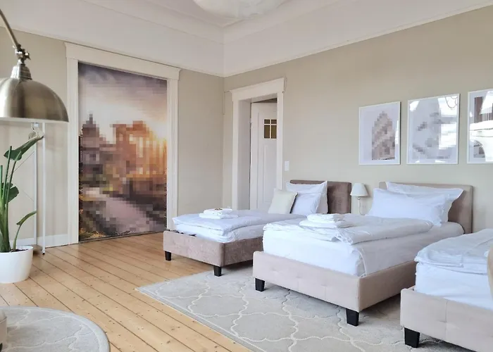 Charysma - Jugendstil Trifft Moderne, Schlafzimmer Mit Smart-tv, Tischfussball, Darts, Parkplatz